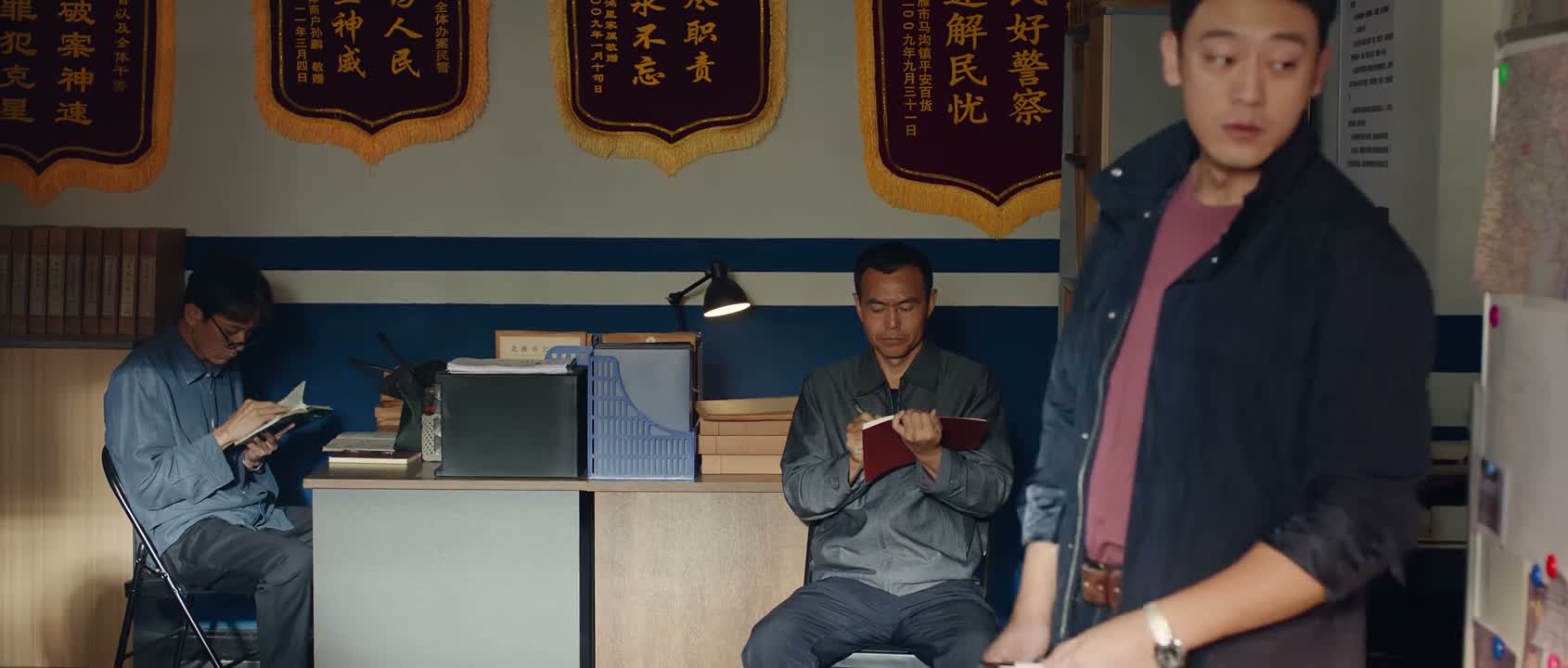 根据五名目击者的笔录