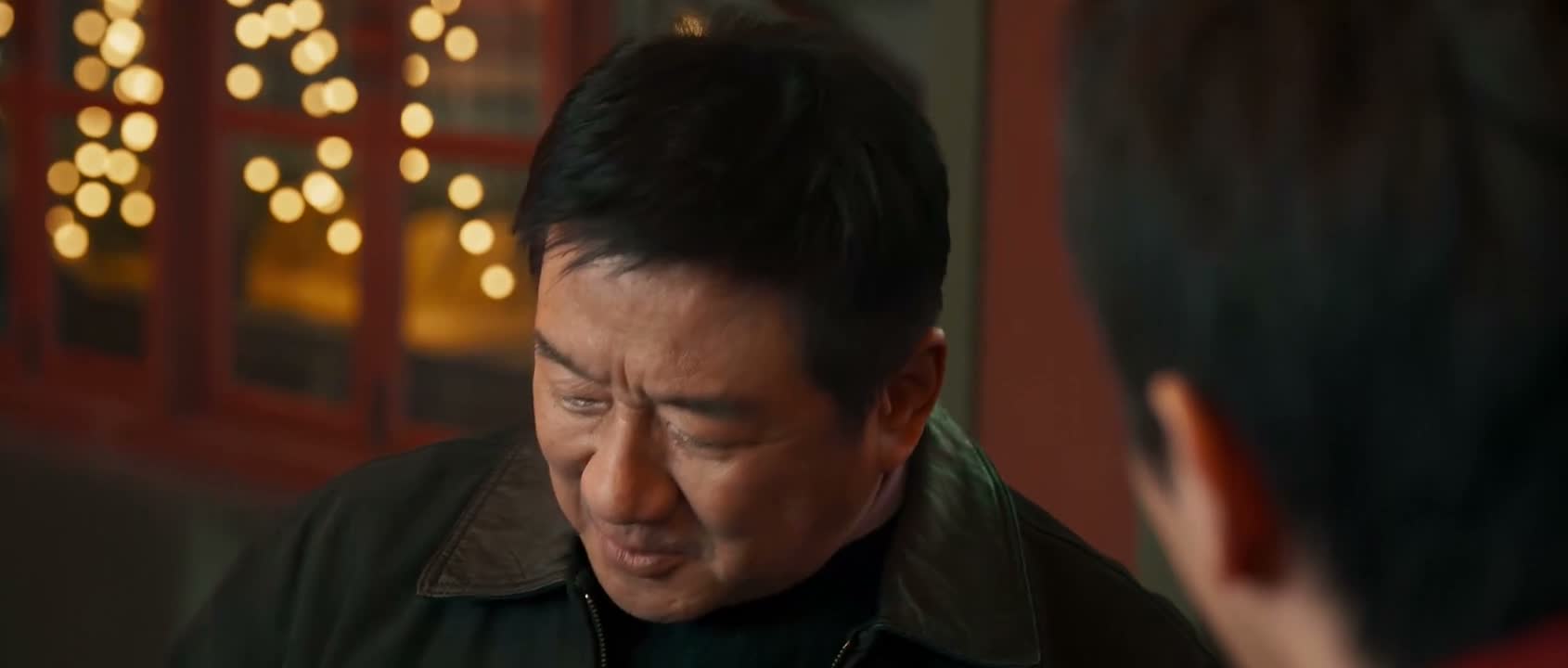 我们就送她一个影碟机