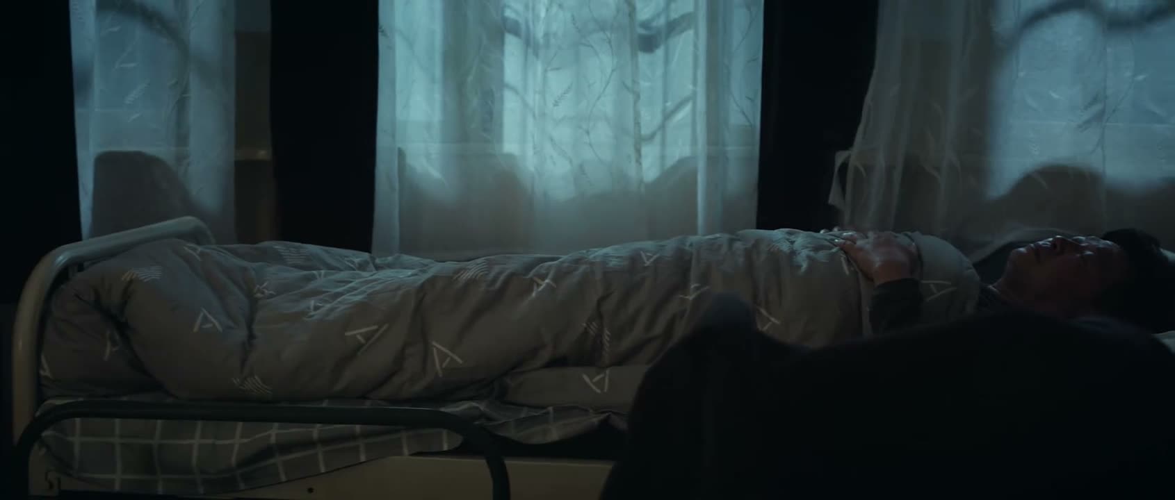 家里边的事情多担待着