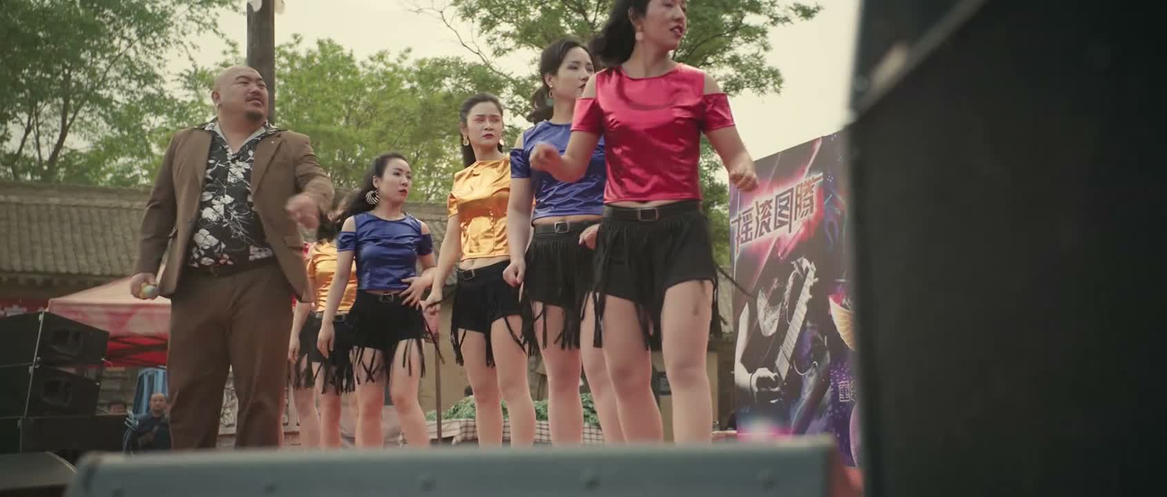 这边演出呢 干啥嘛你