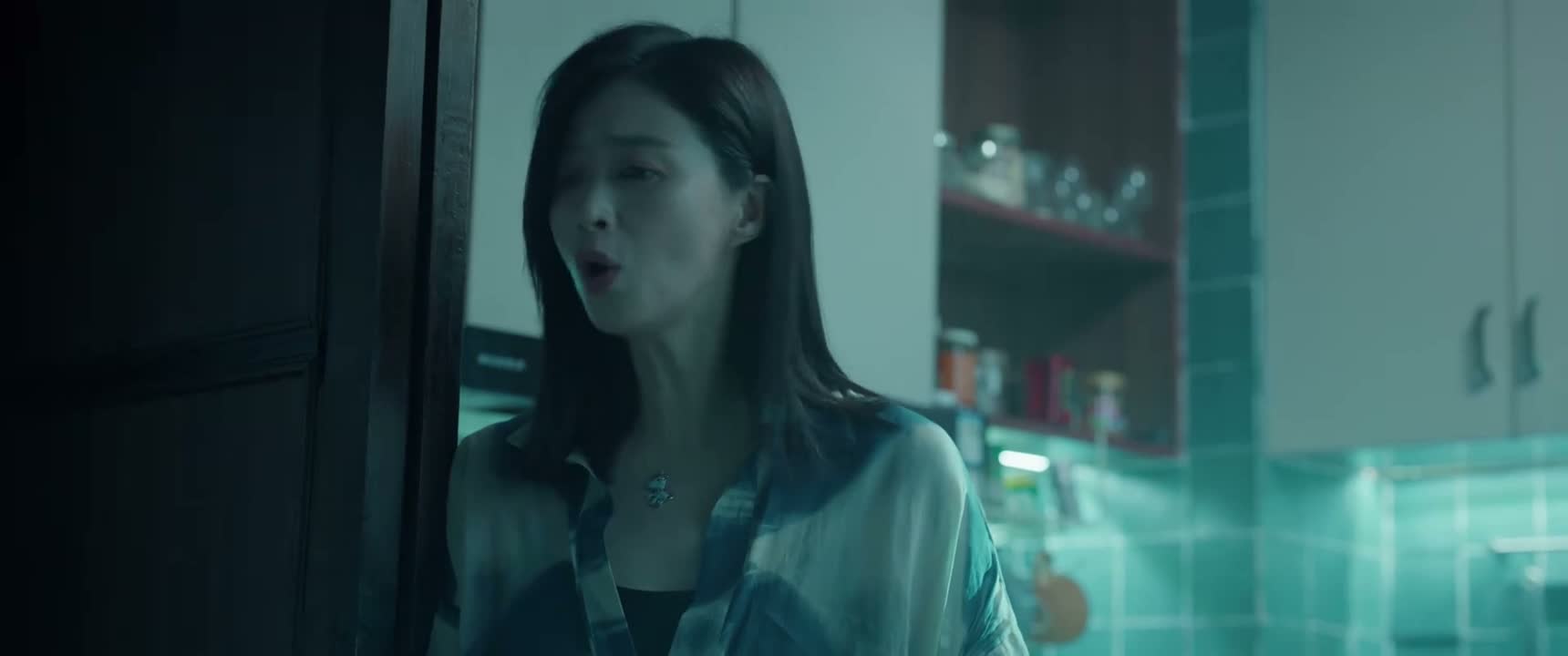 跟一群人混在一起 不务正业