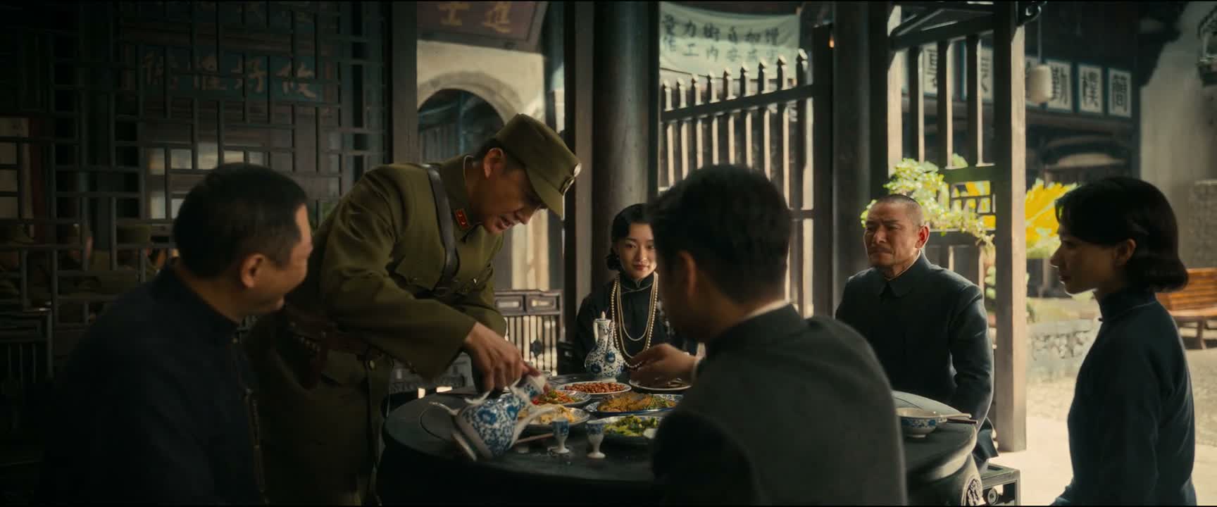 尝一尝尝一尝 很香的 来 何专员 闻到香味了