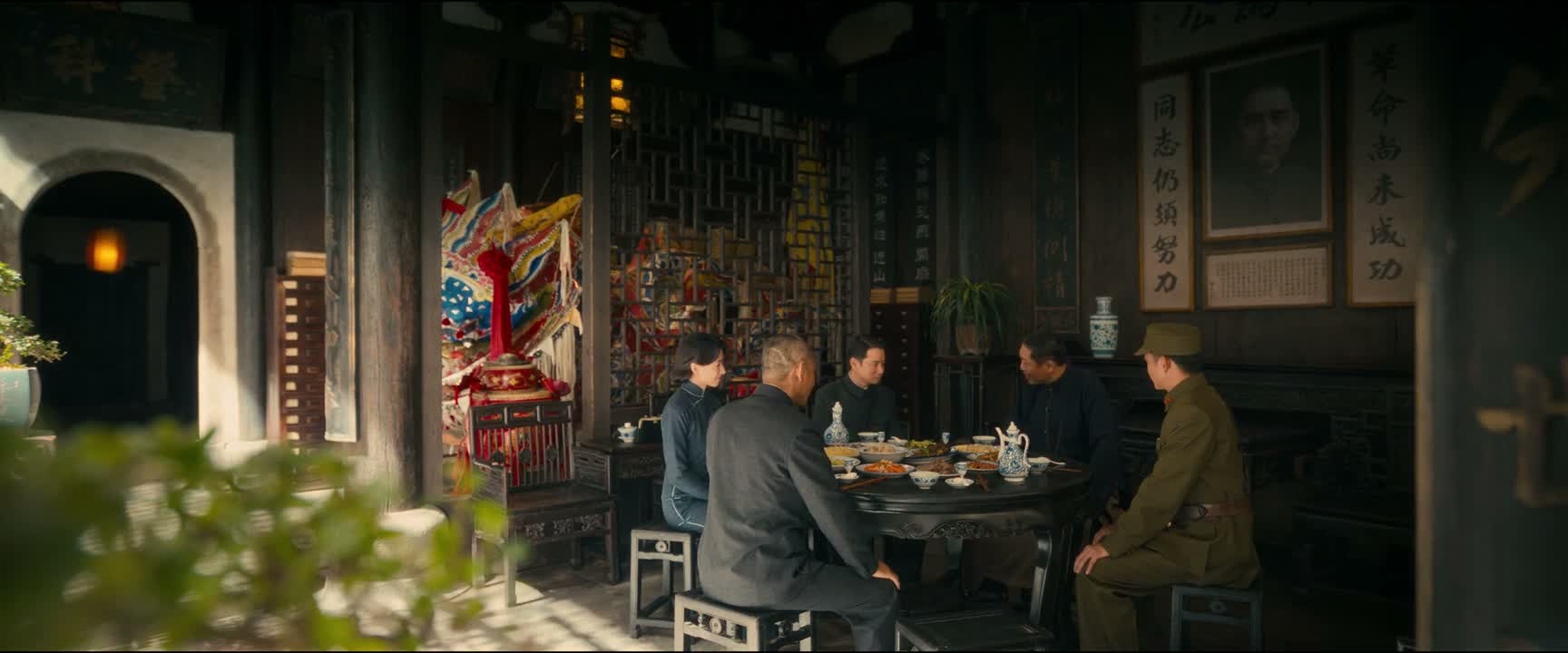 话说回来 怪不得何专员这么受到