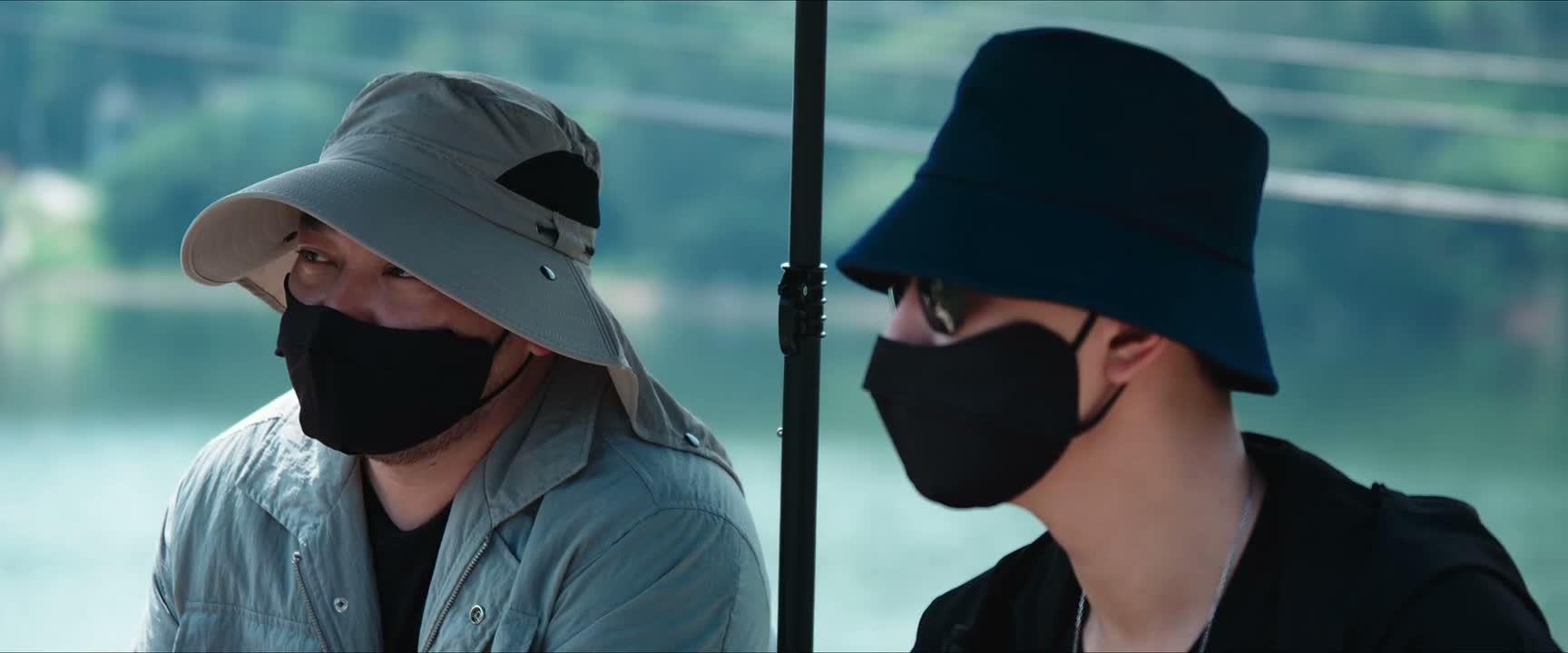 对面那个白衣服我看着比较像