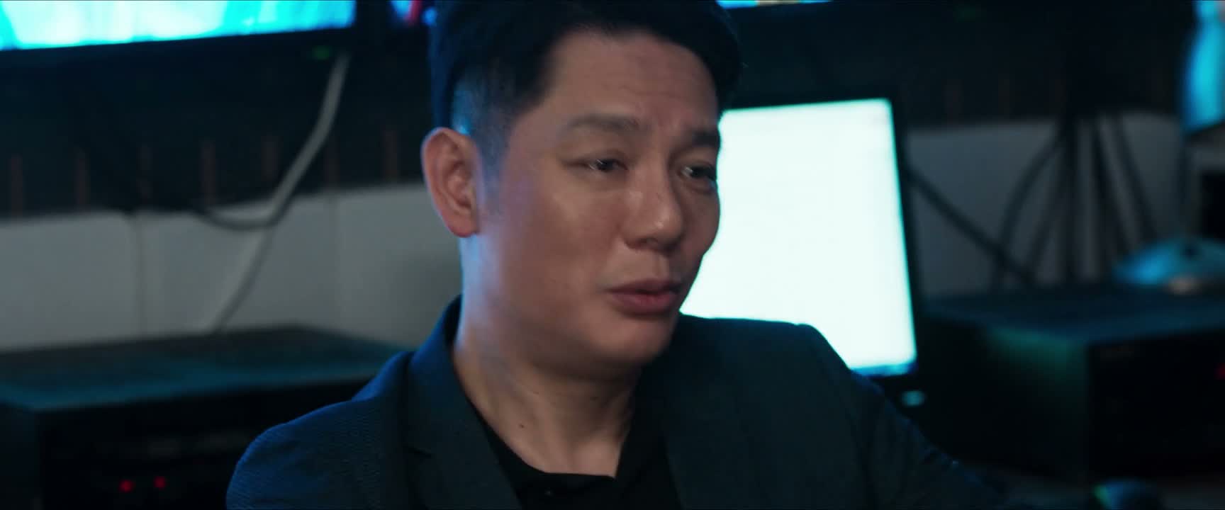 我不也在这儿呢吗 你看他也委屈