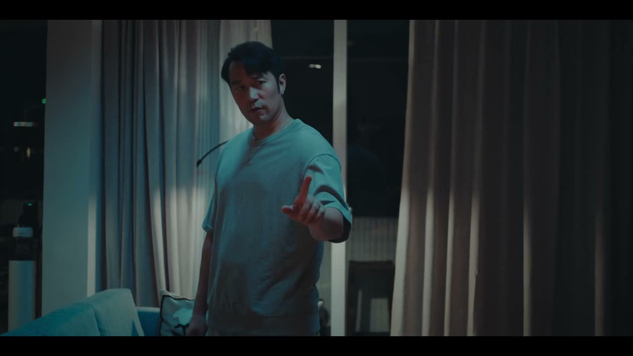 满满的嘲讽跟情勒