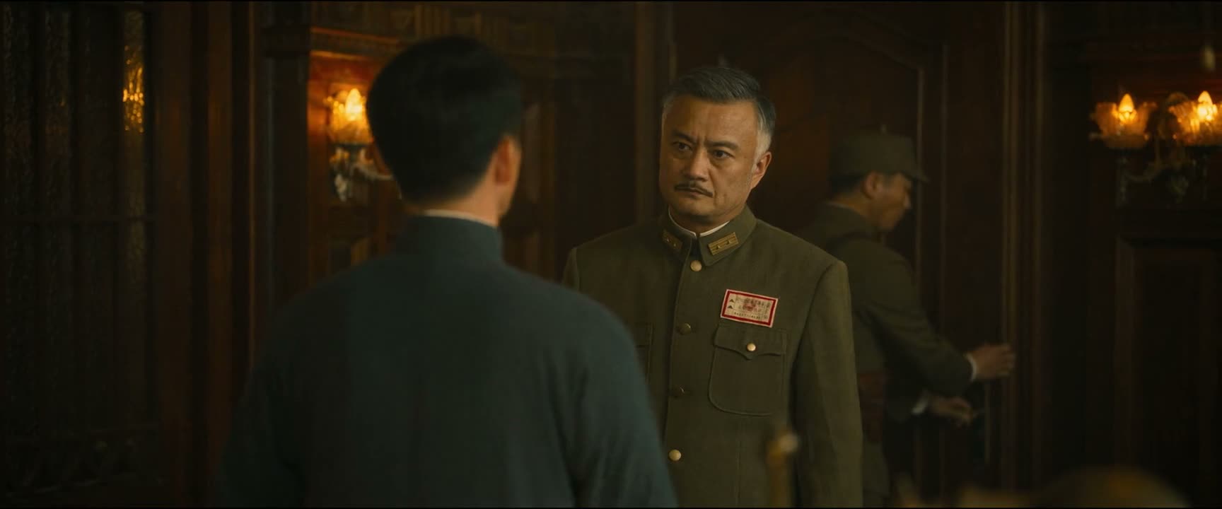 抱歉 长官 穿着长衫 不能敬礼