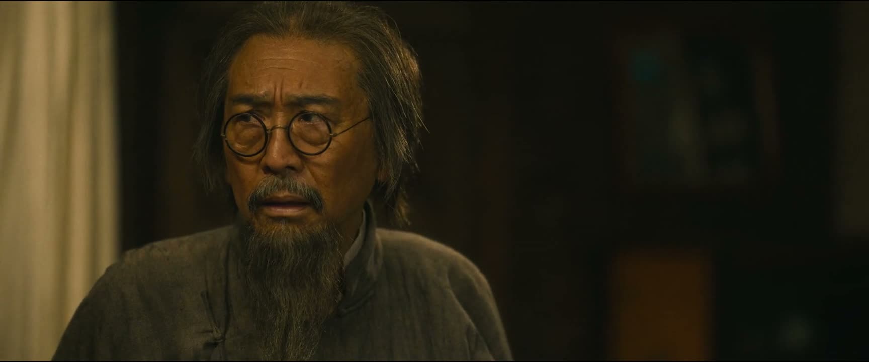 因为小孩子要长得快 就要多晒太阳