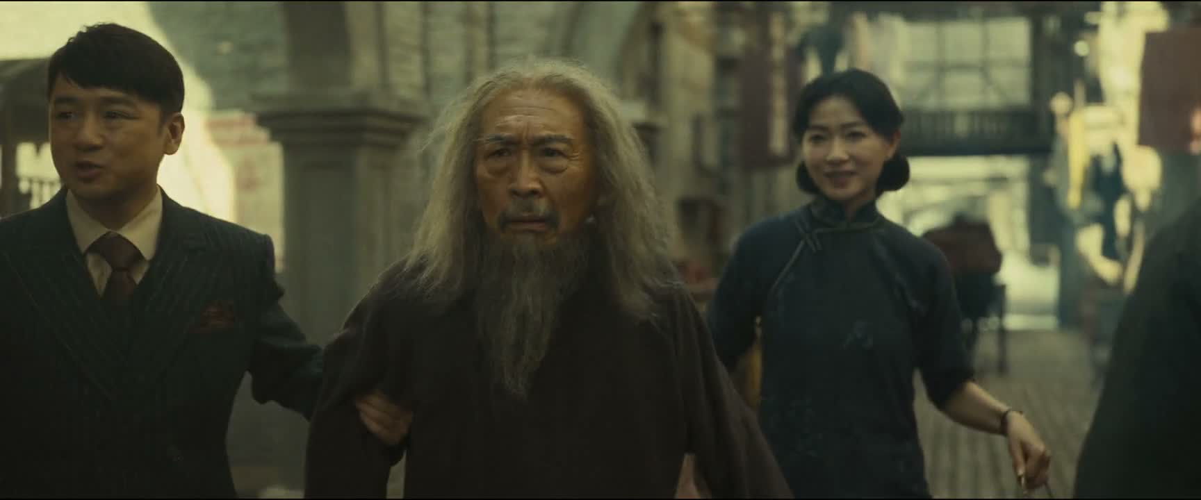 你别说 这弄堂还挺热闹 是