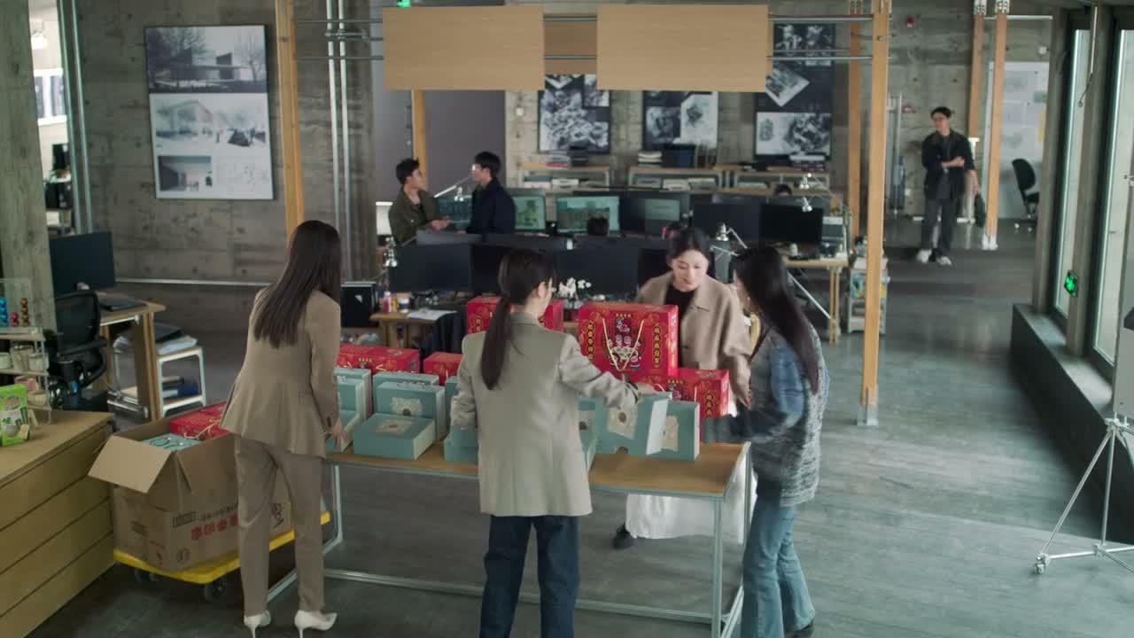 今年的礼盒双份的呀 这是啥呀