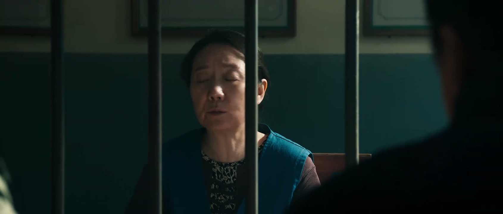 跟余素素不一样