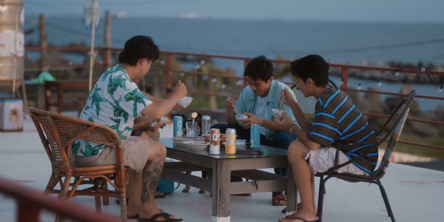 屁股要翘 像这样