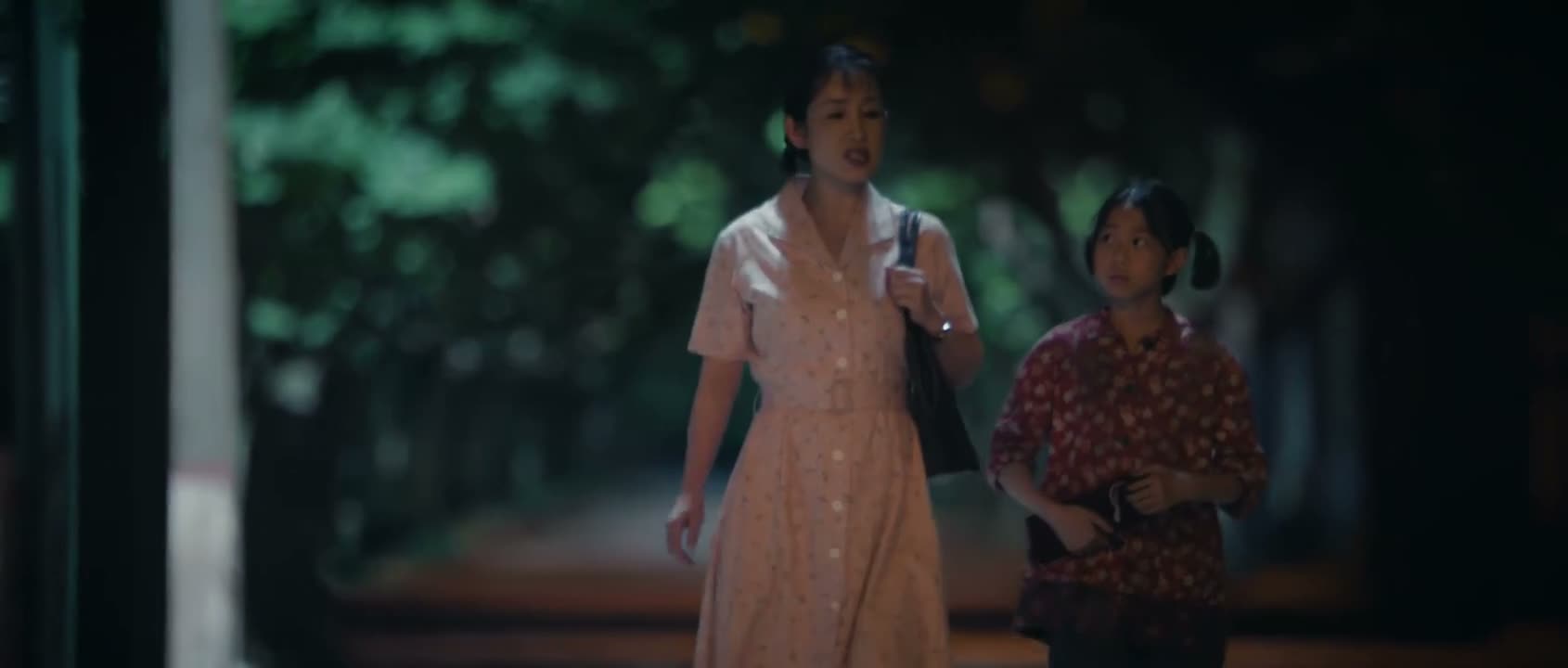一个青柿子 懂个屁呀她