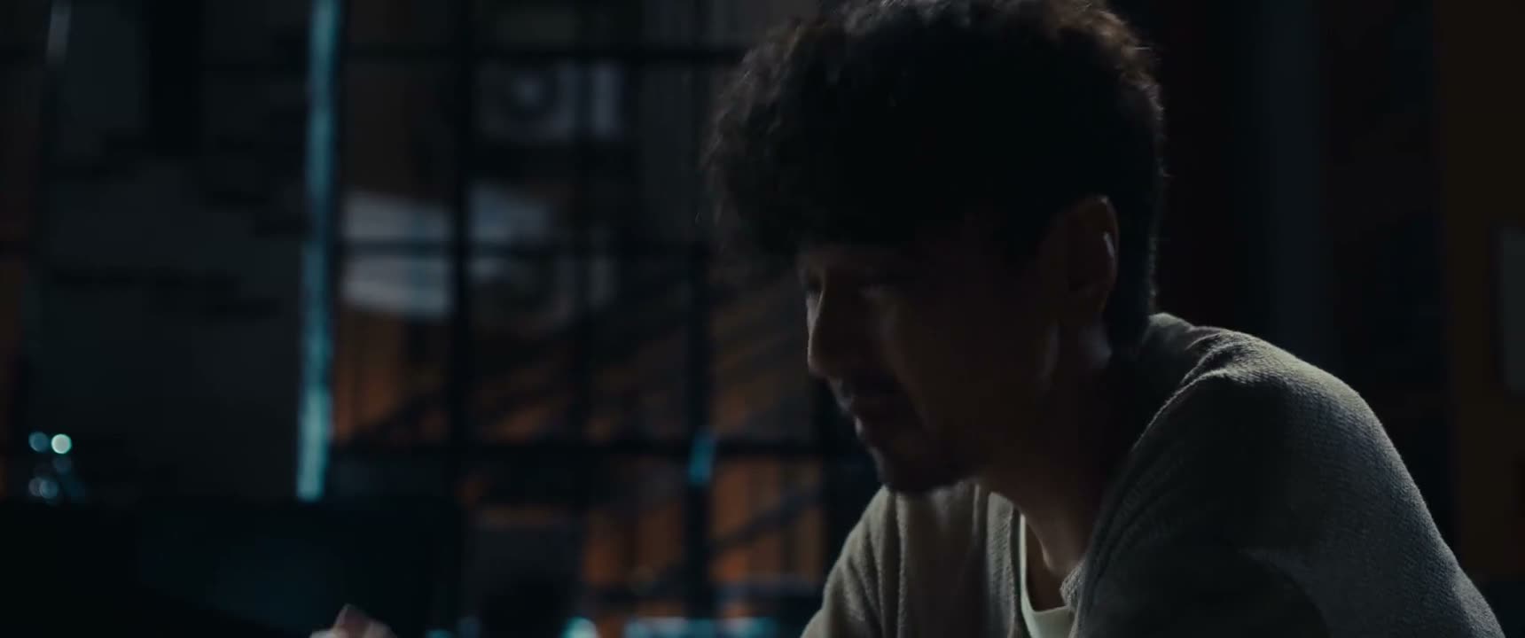 你都这么大了 你可以自己离开呀