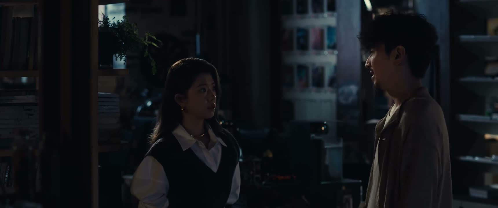 你一个刚来的新人 就让你加班到现在