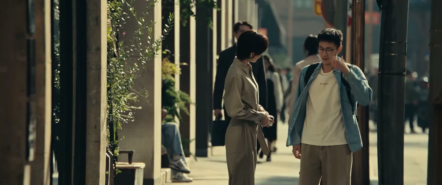 我 我挤公交过来的 我怕迟到我就跑了几步