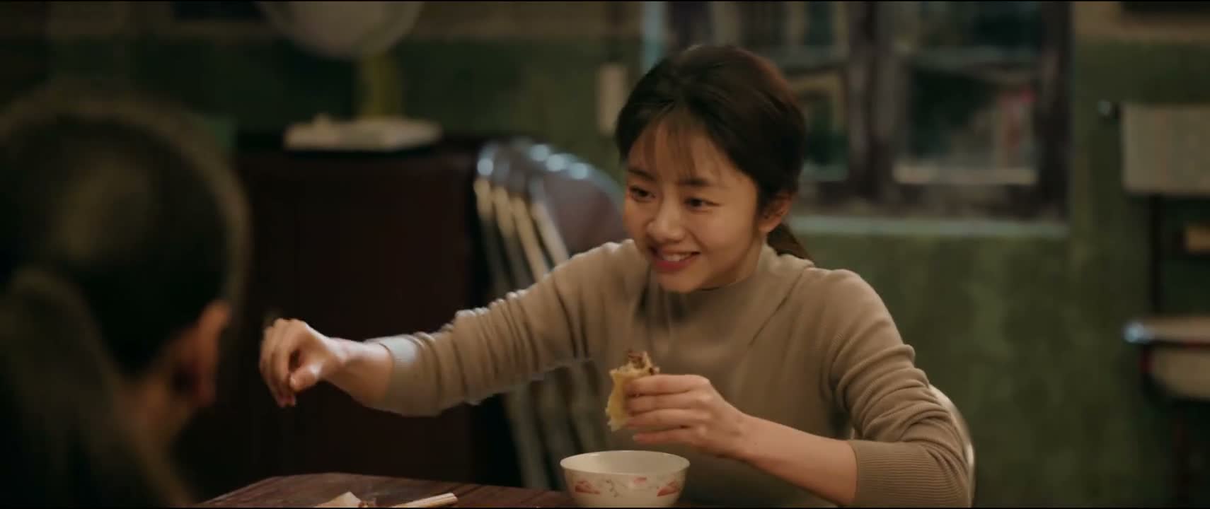 吃一个 来来来 我们吃一个吧