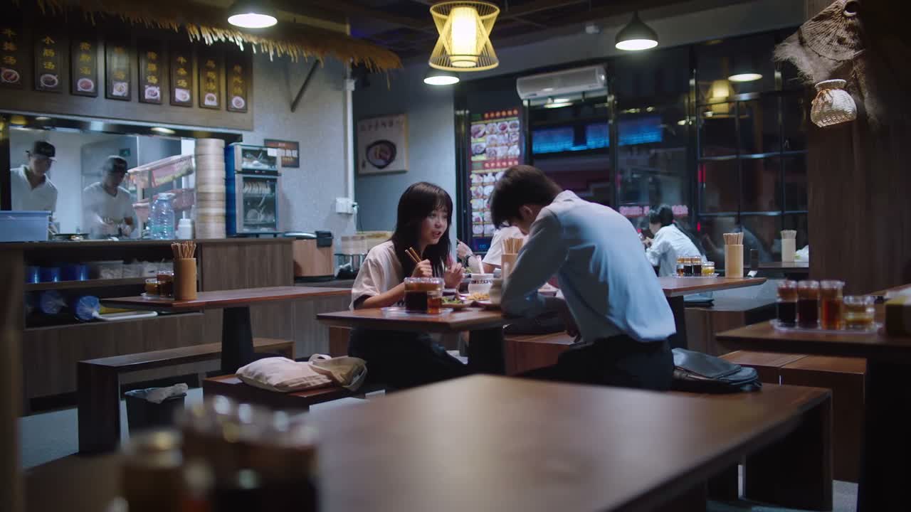这儿的小菜 炒得还不错啊