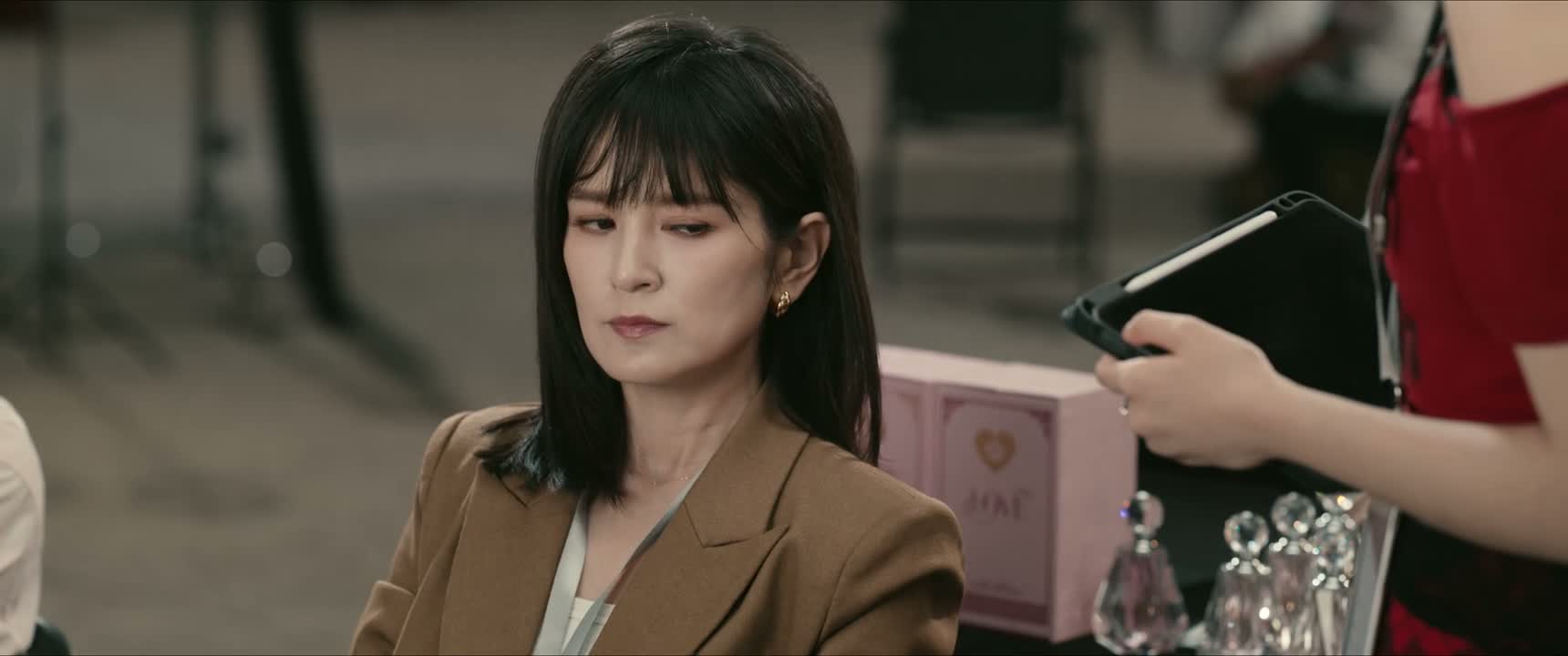 烟臭味吗 不像 说不上来