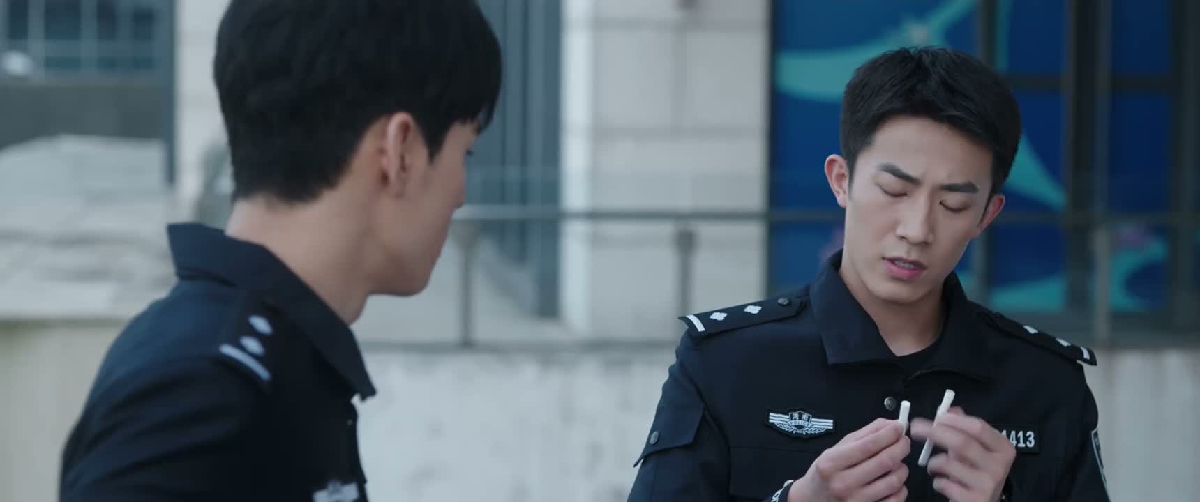 比嫌疑人还给劲啊