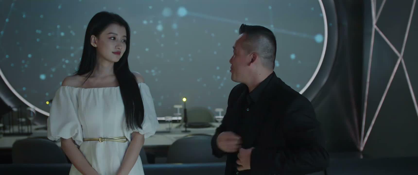 不好意思啊 接个电话