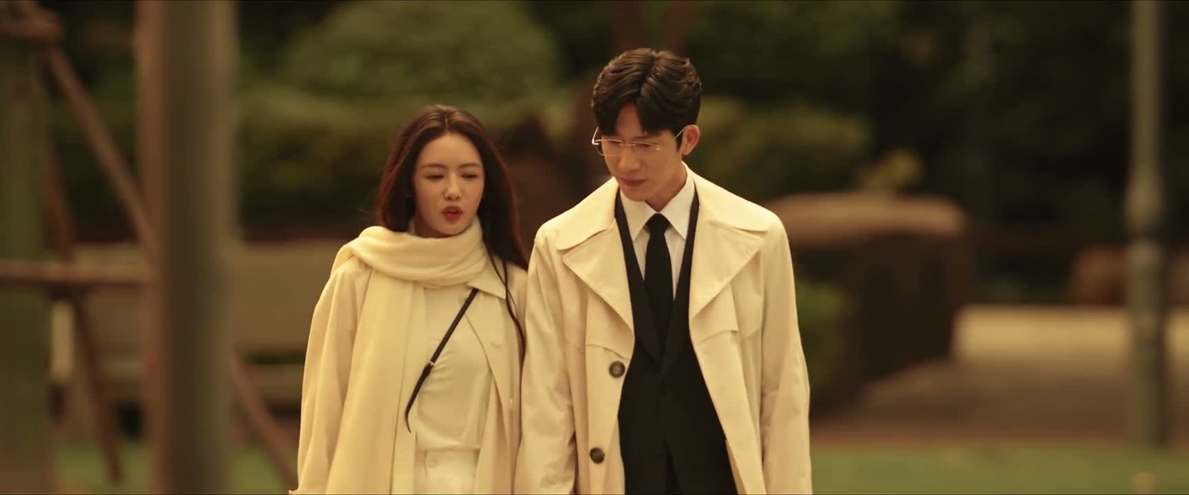 你就给我买冰激凌吃 给我冻死了
