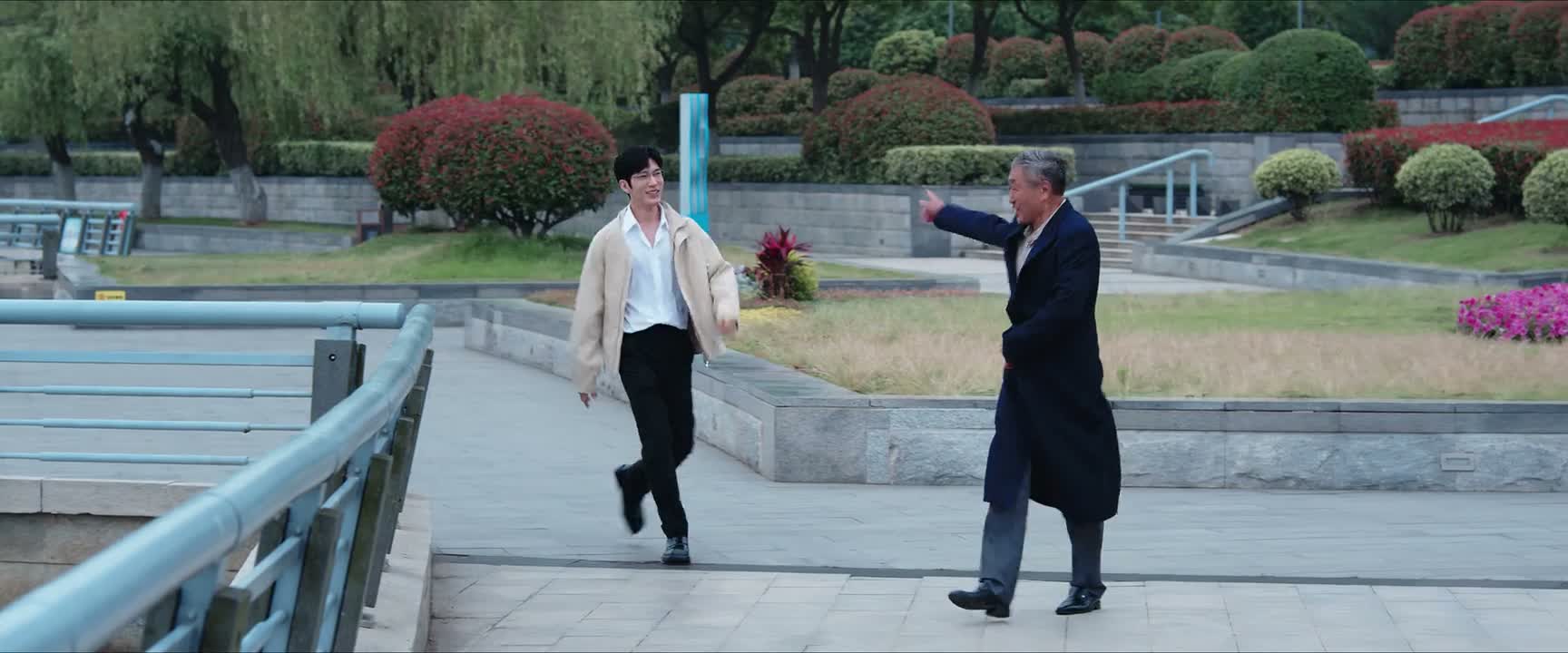 我把扣子解开啊 你看着啊
