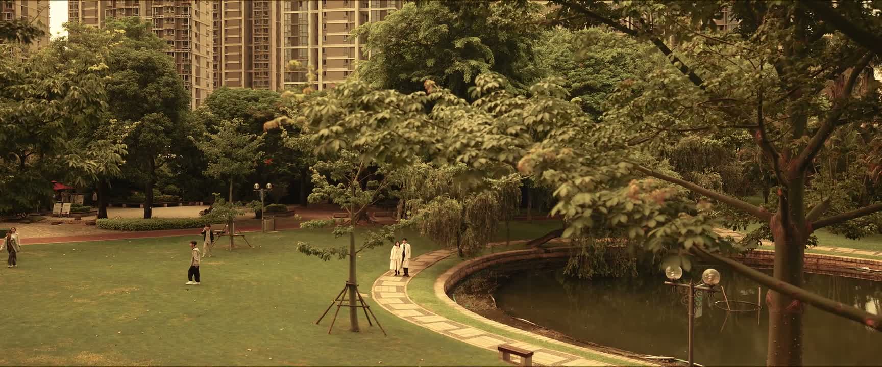 我记得第一次好像 我们就在这儿约会吧