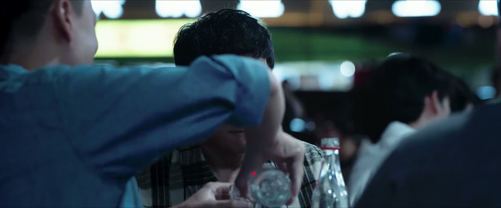 在饭桌上就开始搞我