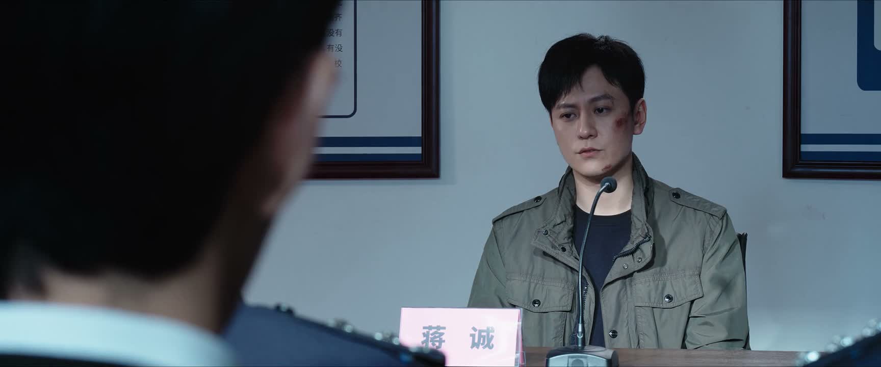 那个狙击手 才是他们真正的头儿