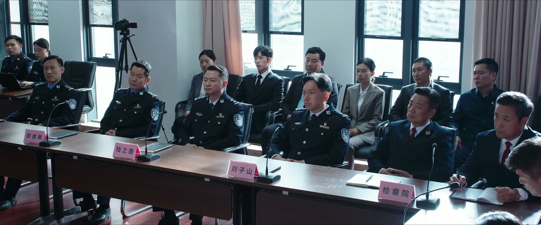 替我作了掩护保证了我的安全