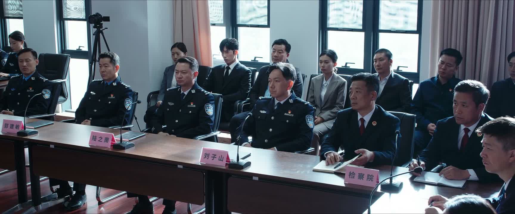 推出了一些炮灰去阻挡警方