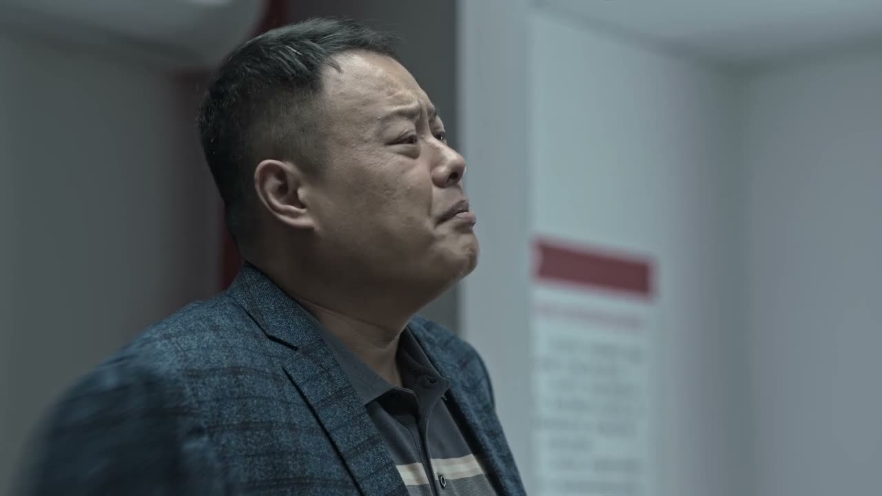 你帮帮我 行不行 你等一下啊