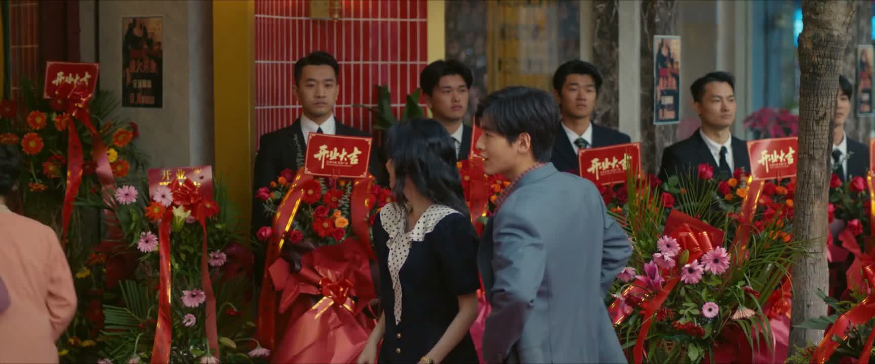 花留下了 人也不走啊