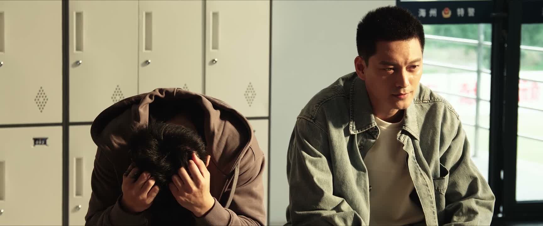 你当时想都没想 捡起手雷就扔出去了