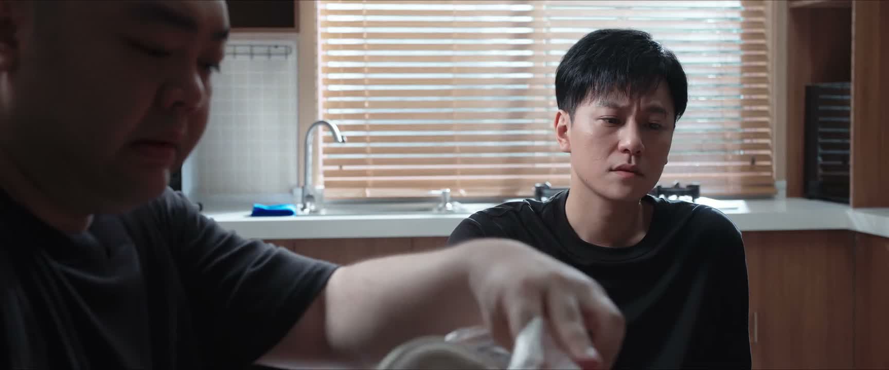 她怎么会三个小时 不回你信息啊