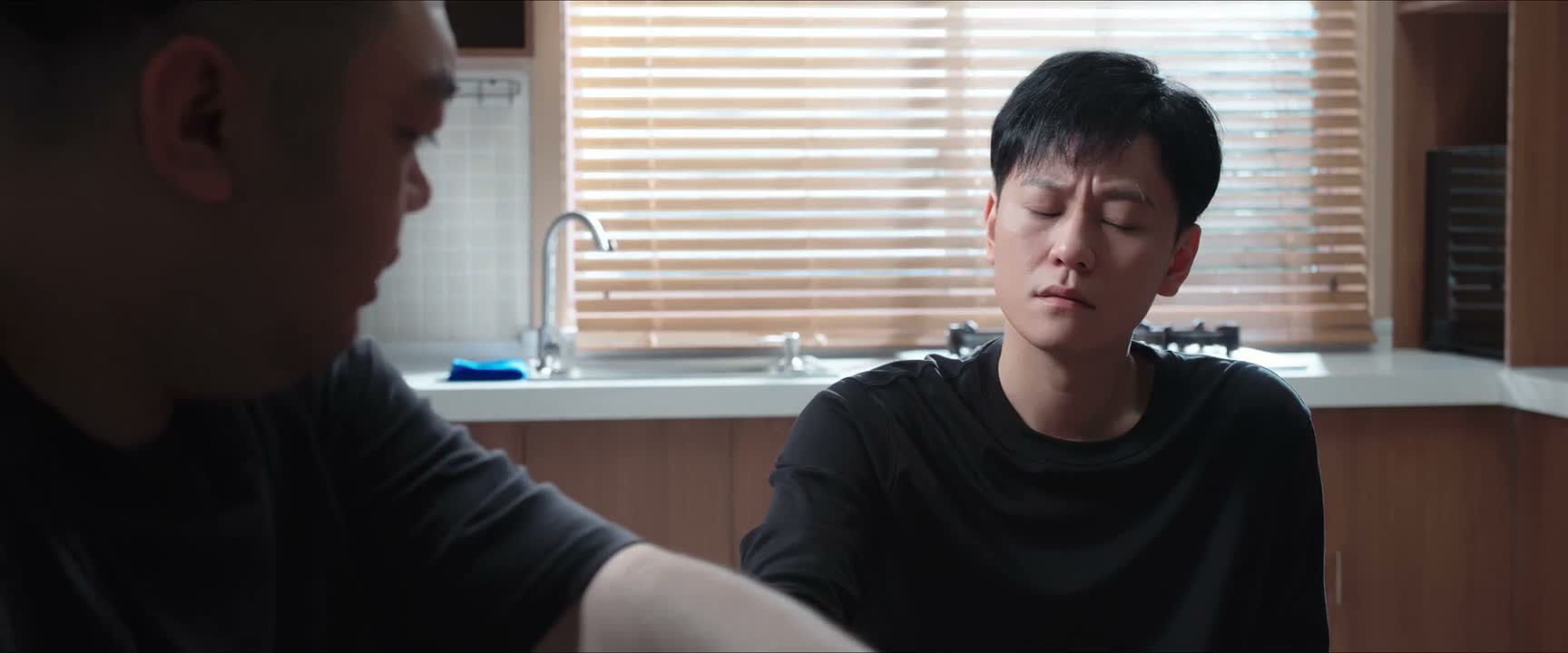 我看你心神不宁的 找她有事啊