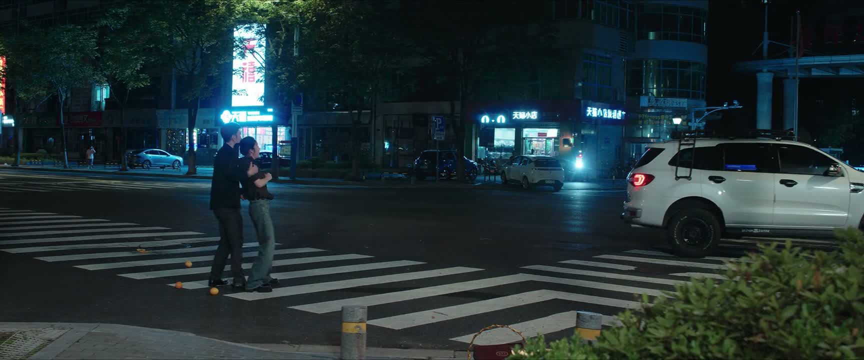 有病啊 过马路不看啊