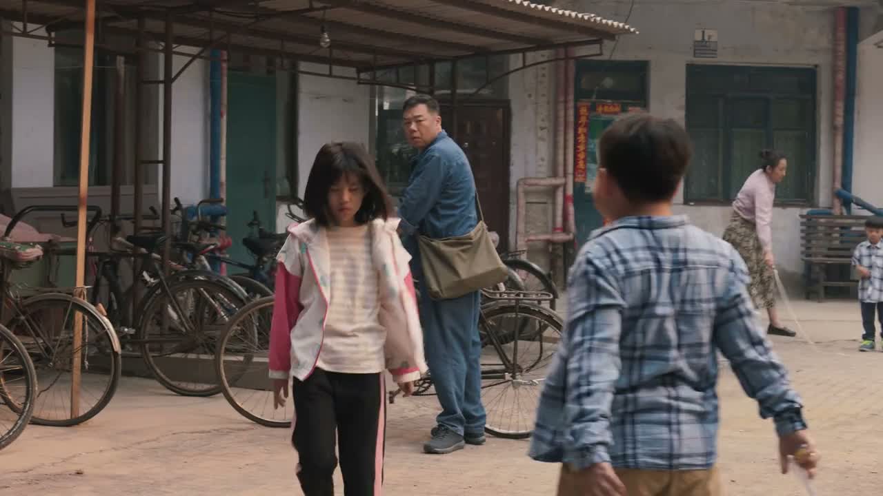 跟你新爸聊得挺好啊
