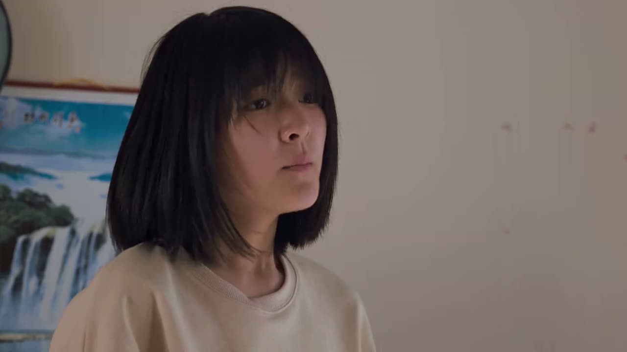 明明是我先在看电视 凭啥我要让着他 凭什么凭
