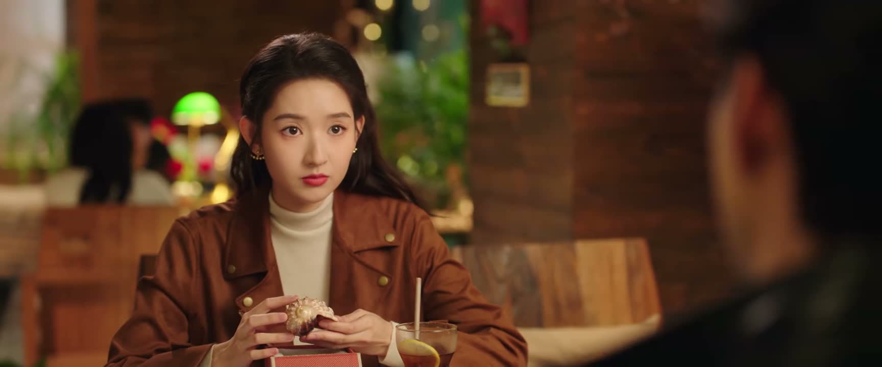 她估计一时半会儿是回不来了