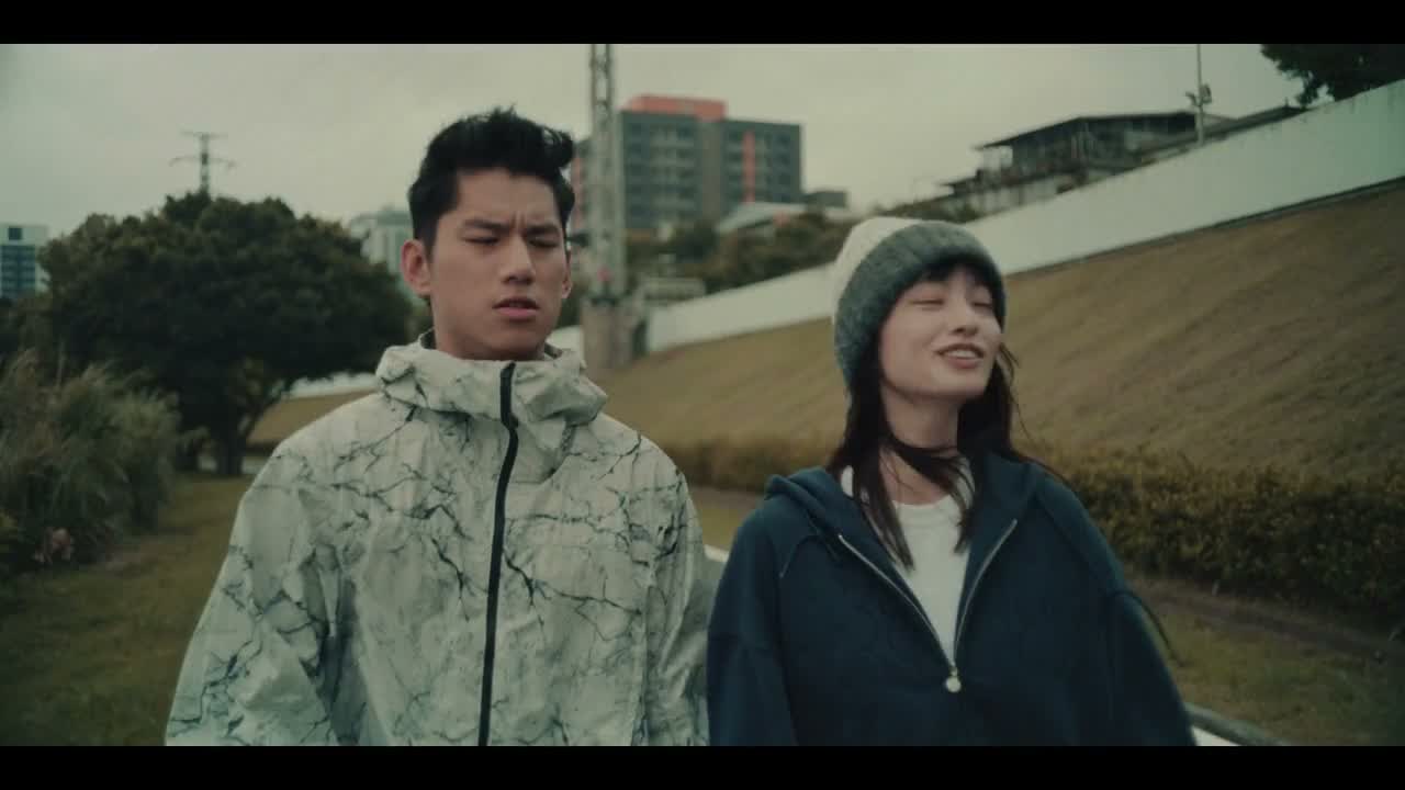 对 你跟那些大奶妹最有话聊了