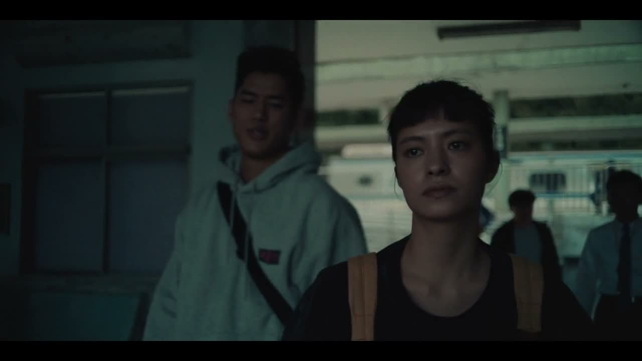 而且我连你睡觉都不穿内衣都知道