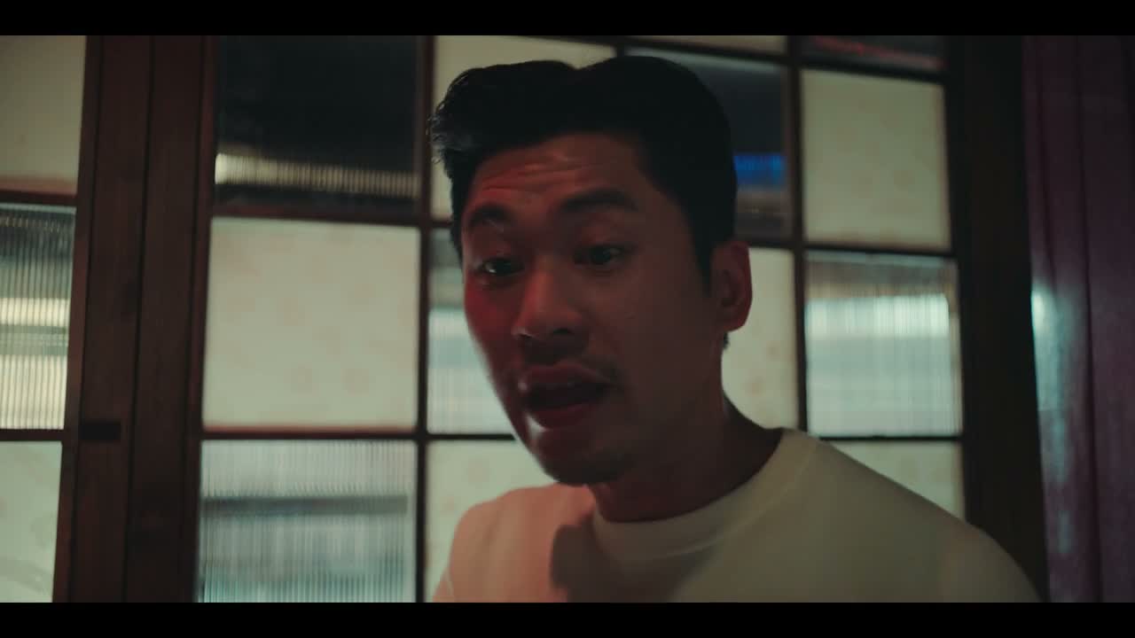 翻脸耶 转身离开 有话说不出来啊