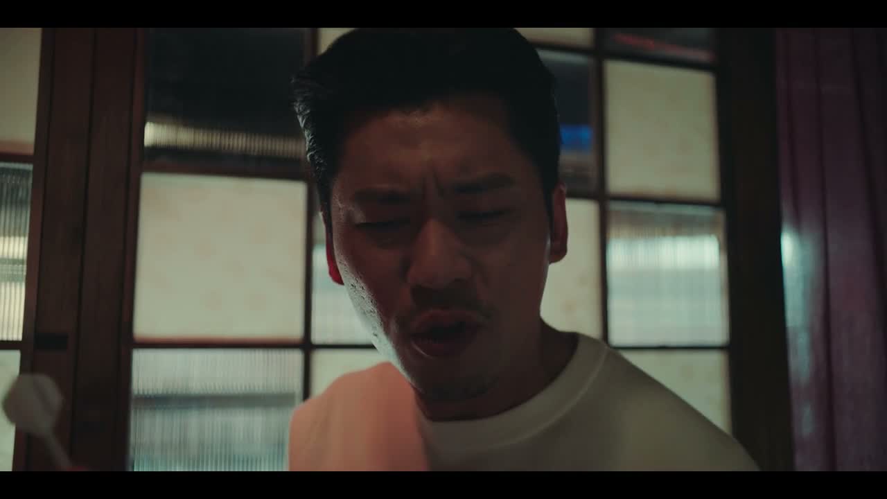 在这个家 我都已经坐着尿尿 还想要我怎样啊?