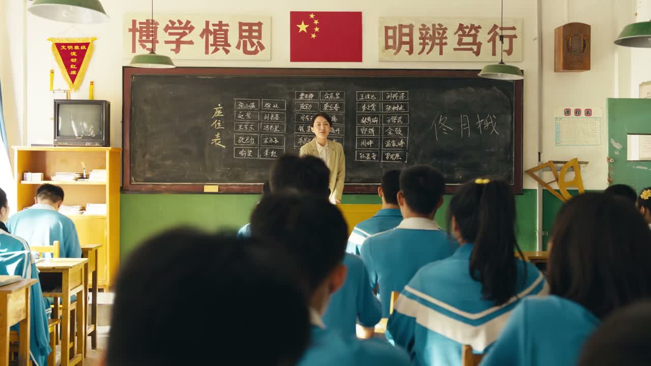 就从这三位同学中选