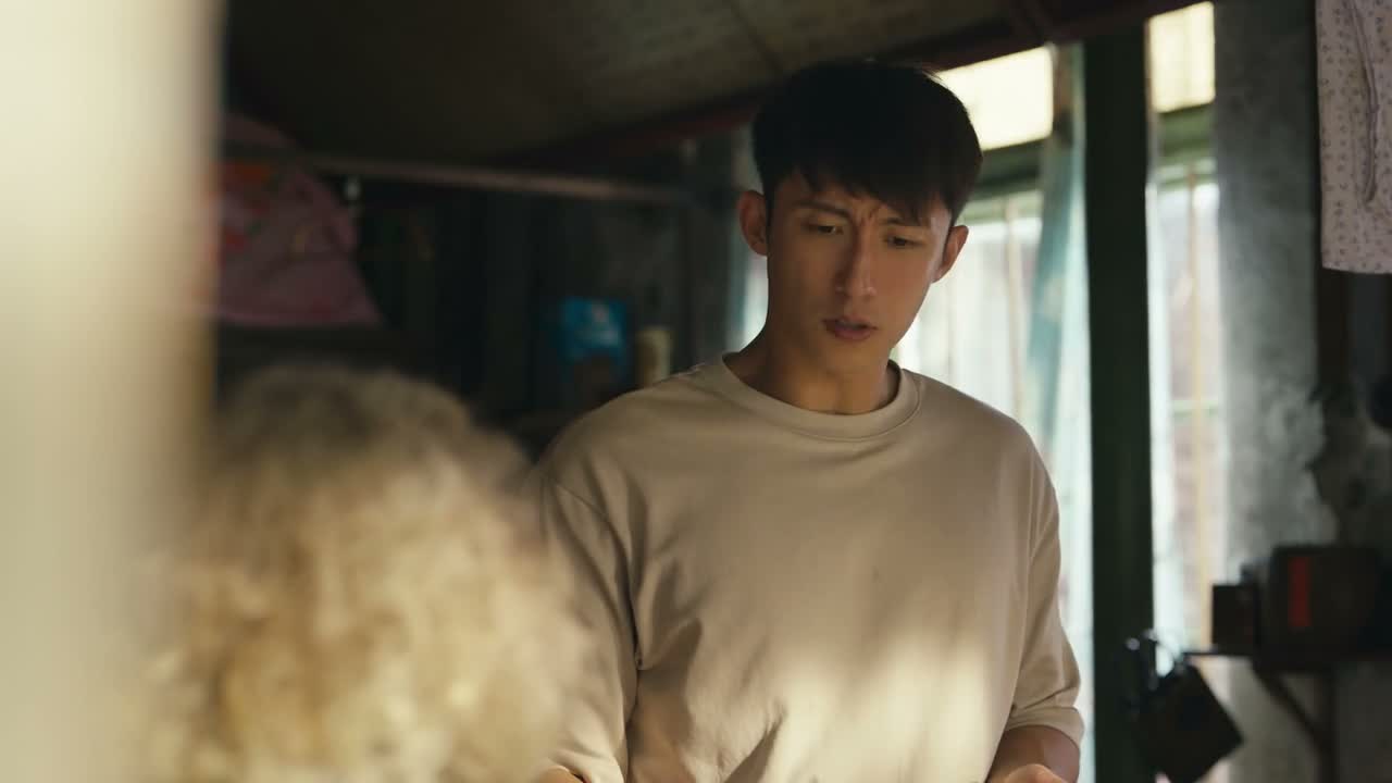 那冯小波他就是个混子