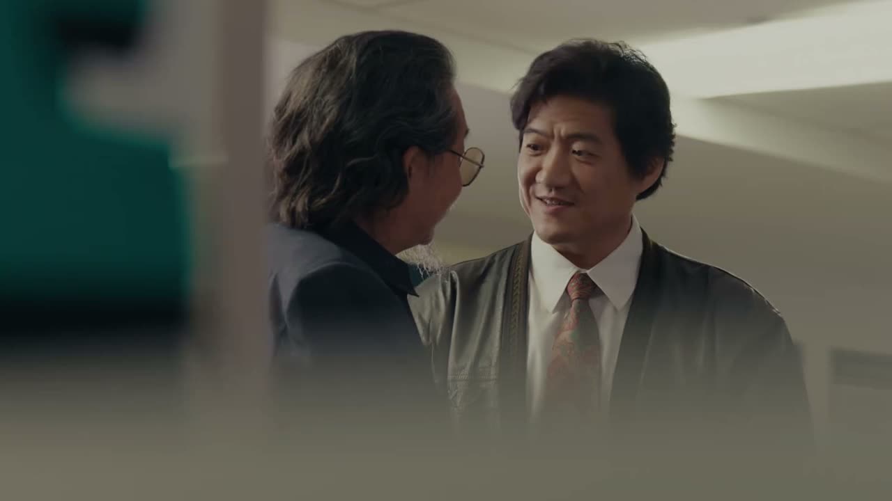 她是正的 我是副的