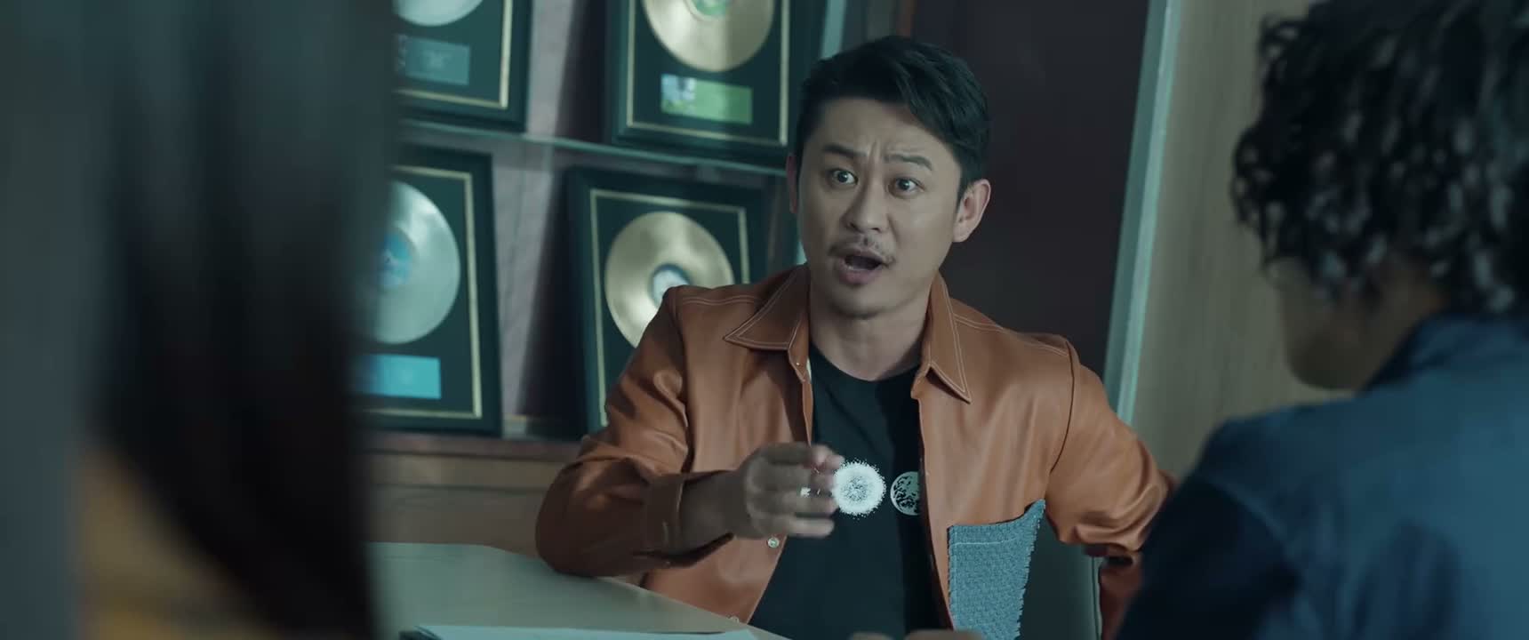 你们二位啊 真是郎才女貌啊