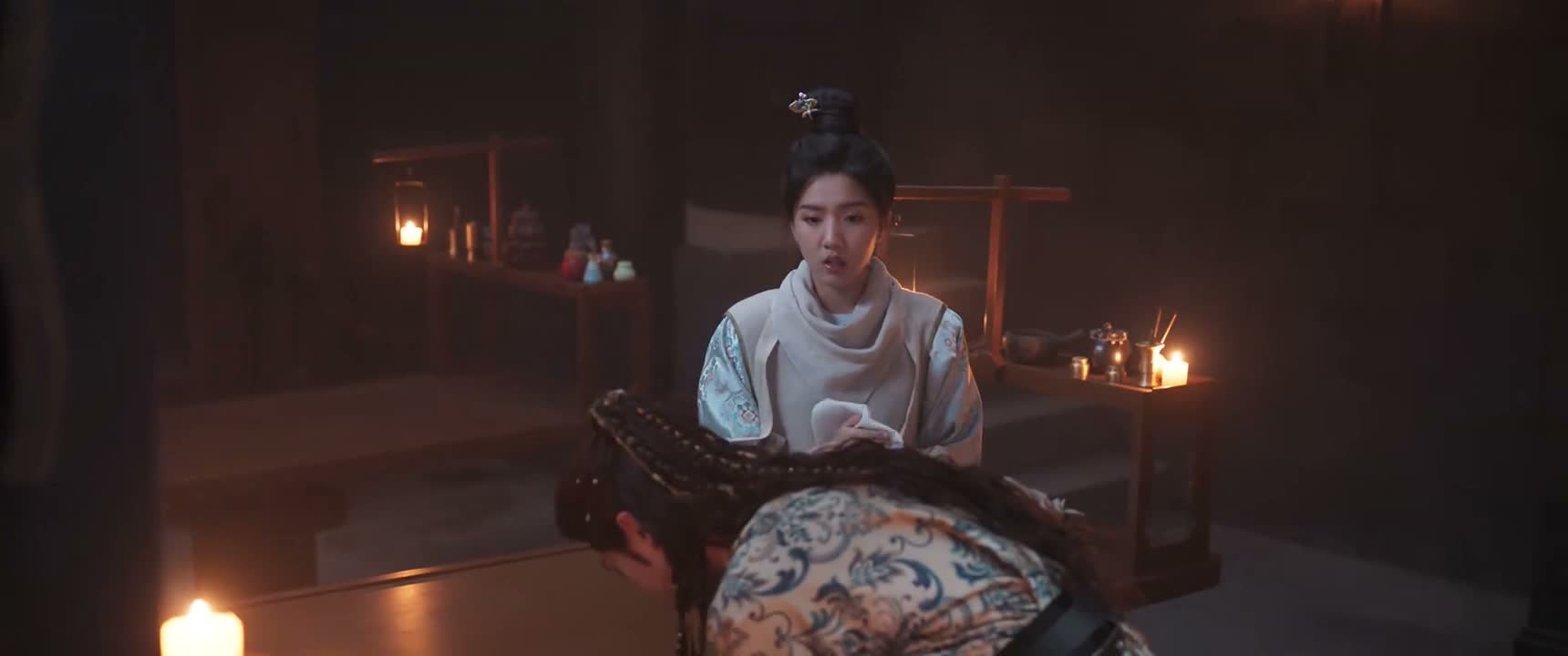 我刚刚看你验尸的手法很干净